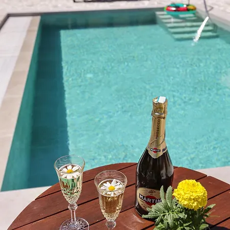 Oasis Luxury Villa *