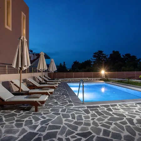 Oasis Luxury Vilă *
