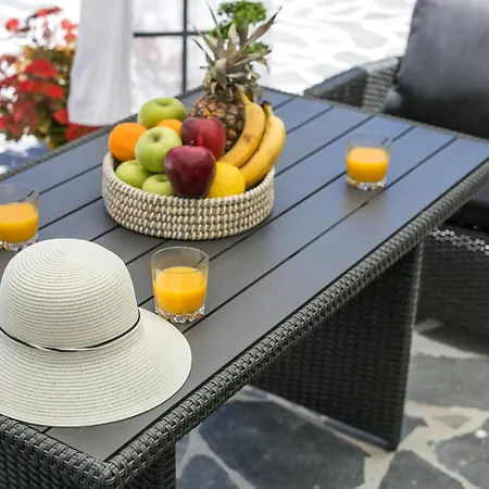Oasis Luxury Vilă *