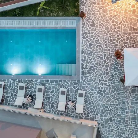 Oasis Luxury Villa *