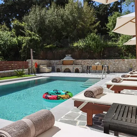 Oasis Luxury Vilă