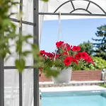 Oasis Luxury